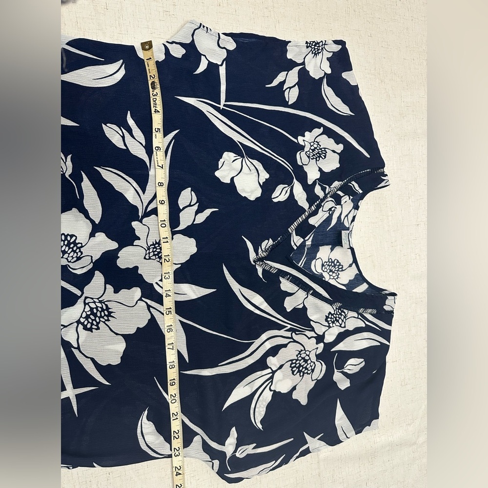 Kona Sol Navy and White Floral Swim Coverup 🌴☀️ - Picture 6 of 9